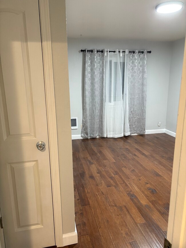 Foto del edificio - 617 Timberpine Ave