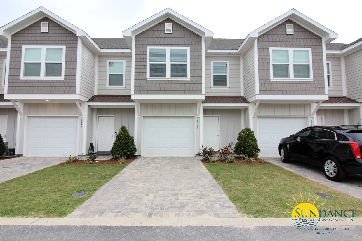 Primary Photo - Gorgeous Townhouse in Fort Walton Beach!