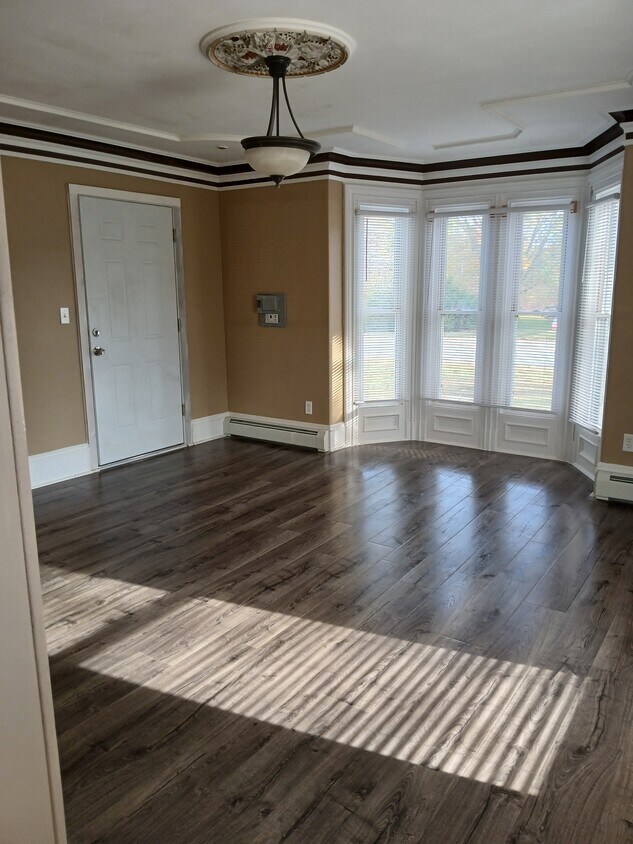 Living room - 4 Cushing Rd