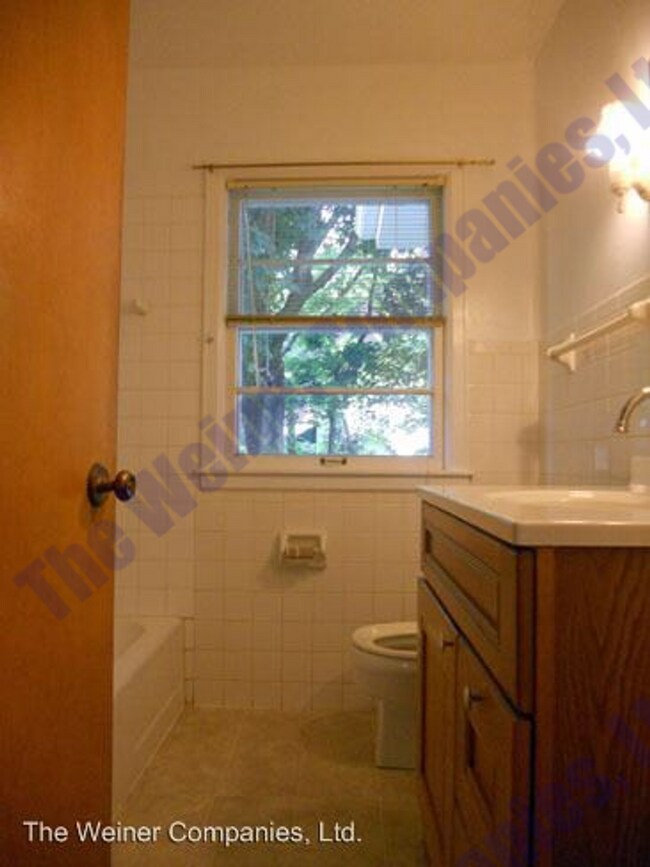 Foto del edificio - Now leasing for June!