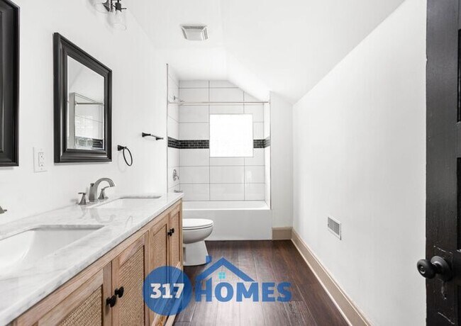 Building Photo - Welcome to this beautifully restored 3 bed...