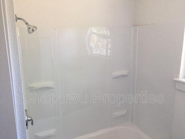 Building Photo - 710 Poinsettia