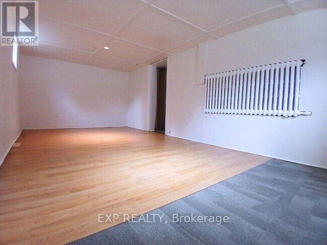 Photo du bâtiment - 861 Cosburn Ave.