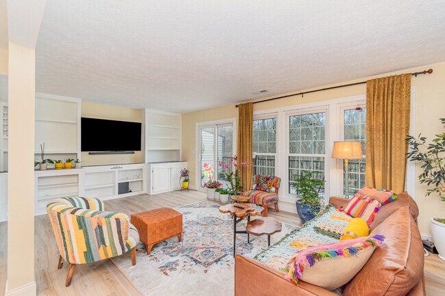 Foto del edificio - 1632 Shady Cove Ln