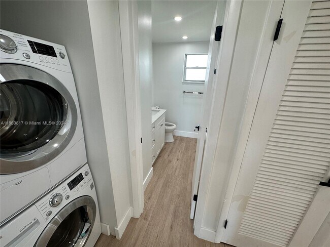 Foto del edificio - 1400 SW 27th Ave
