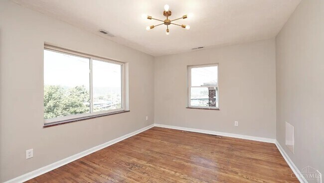 Building Photo - 2992 W McMicken Ave