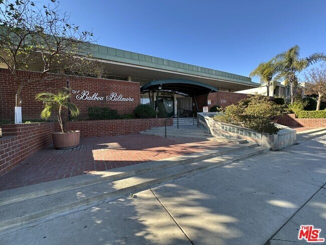 Foto del edificio - 5301 Balboa Blvd