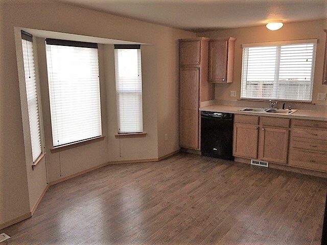 Foto del edificio - 16144 Prairie Creek Loop SE