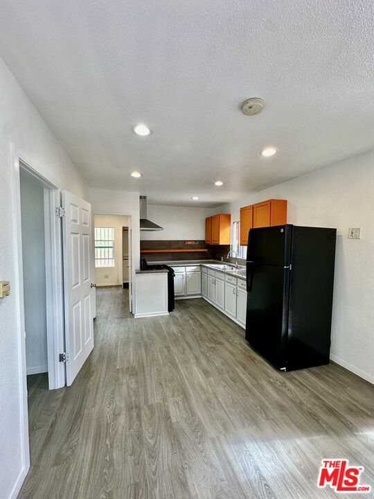 Foto del edificio - 523 1/2 W 56th St