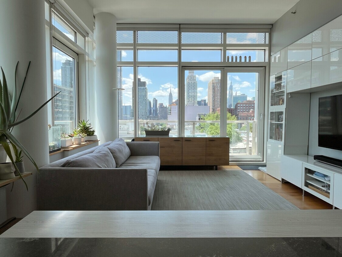 Living Room West View - 1017 Jackson Ave