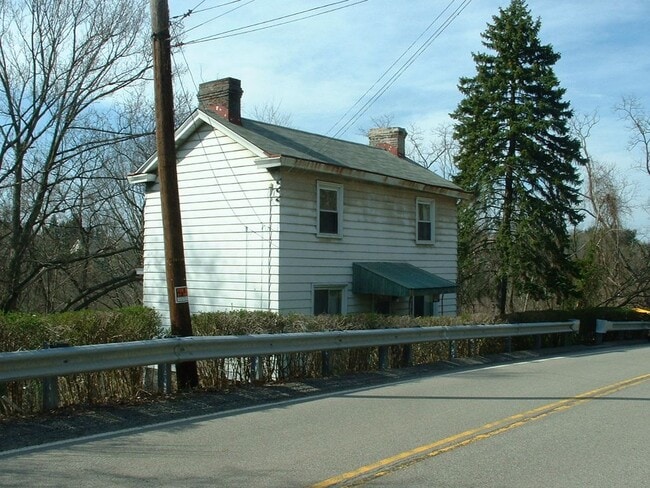 Foto del edificio - 4561 Mt Troy Rd