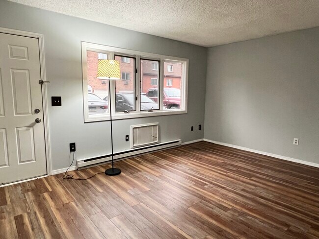 Building Photo - 909 Hamilton Ave