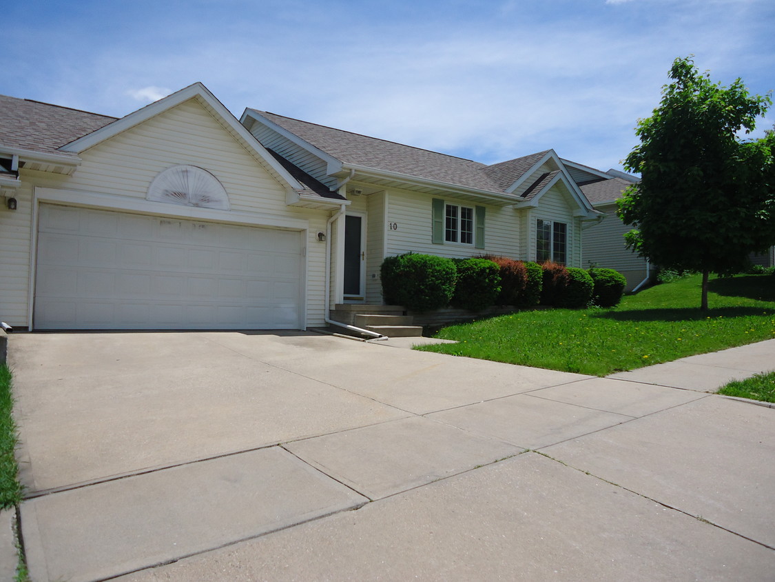 Front - 10 Jema Ct