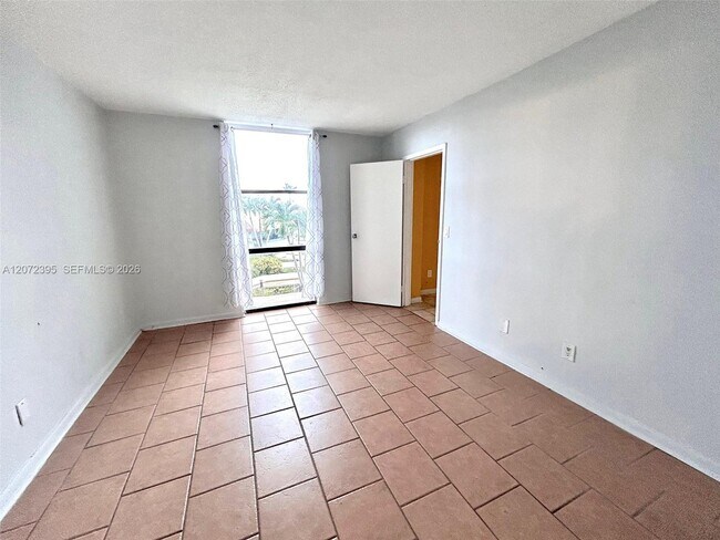 Foto del edificio - 13499 Biscayne Blvd