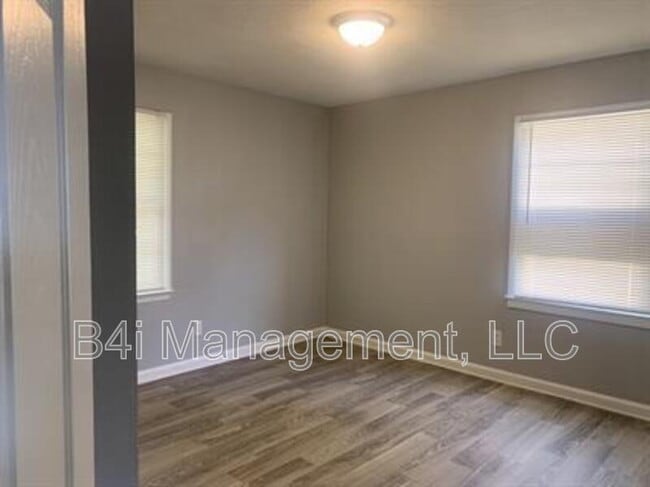 Building Photo - 1045 Enoch Dr