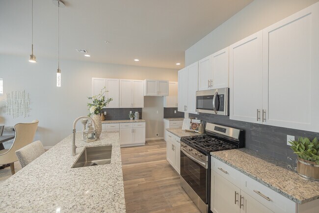 Building Photo - 3402 Redbud Ln