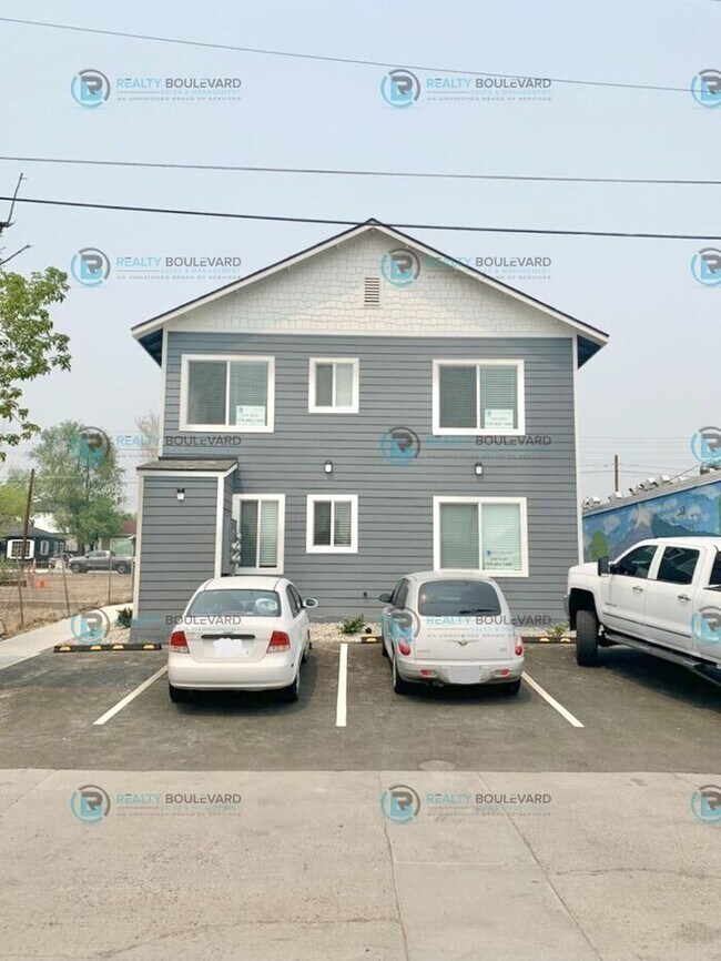 Building Photo - 1/2 Month free! 1 Bedroom Apartment! Locat...