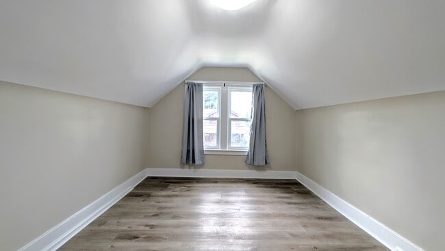 Building Photo - 1580 Dufferin Pl