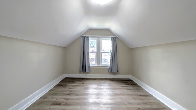 Photo du bâtiment - 1580 Dufferin Pl