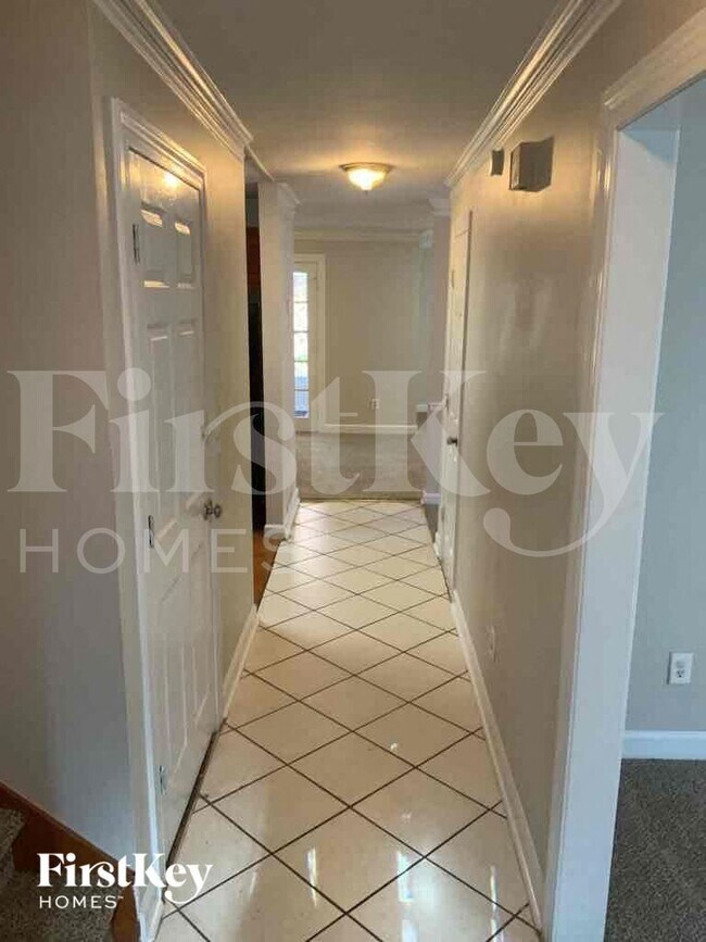 Building Photo - 1395 Oakengate Dr