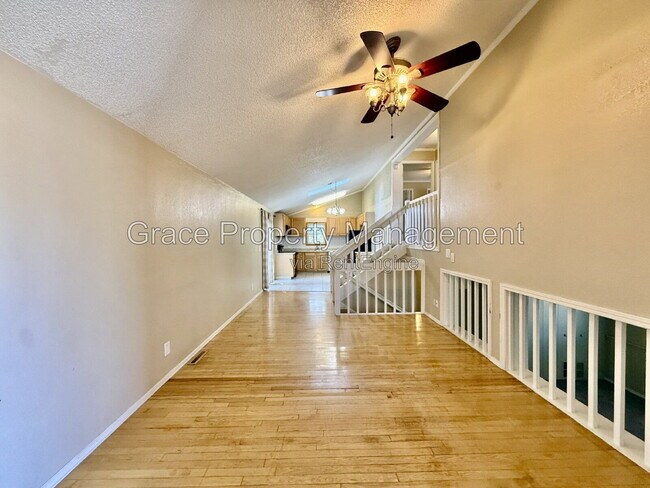 Building Photo - 405 S 28th Ln
