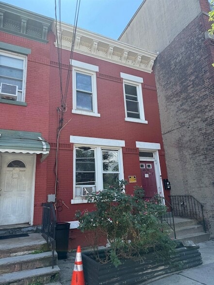 Photo - 2402 West St House