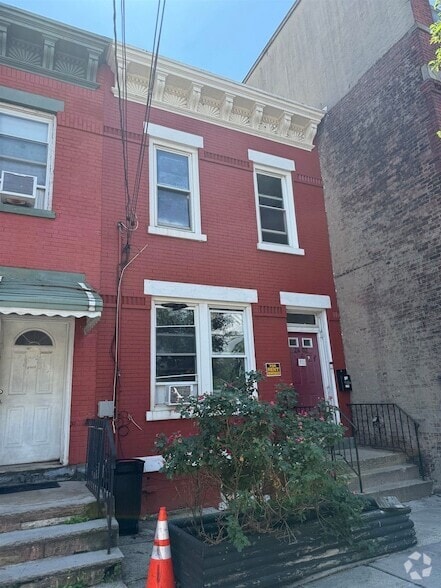 Building Photo - 2402 West St