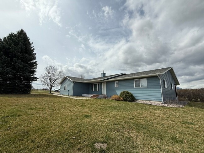 Building Photo - Peaceful Country Living – Spacious 2 Bed, 2.5 Bath Home in Corvallis