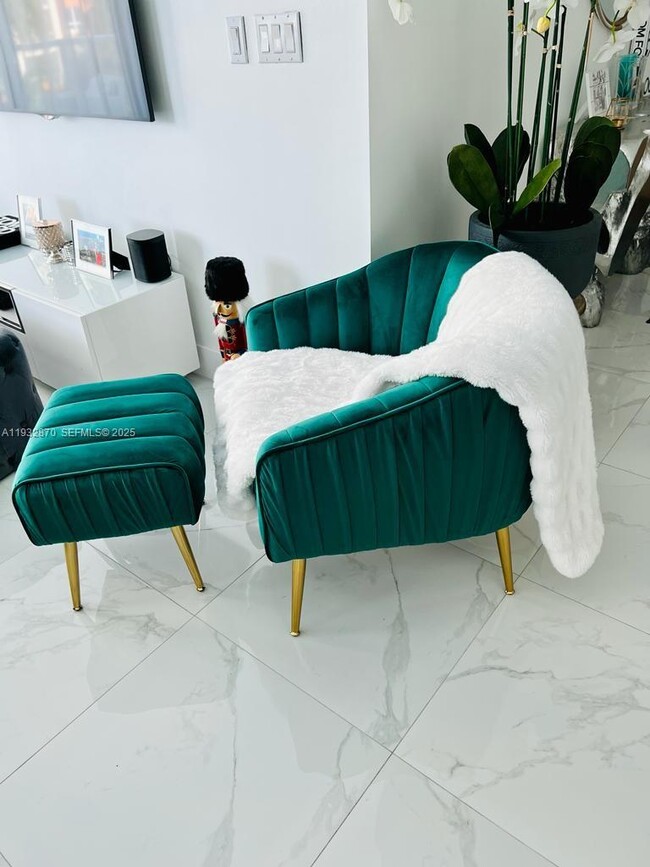 Foto del edificio - 1900 N Bayshore Dr