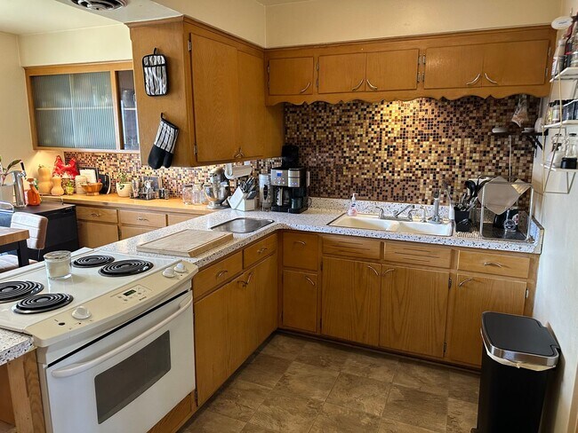 Foto del edificio - 3473 N Oakland Ave