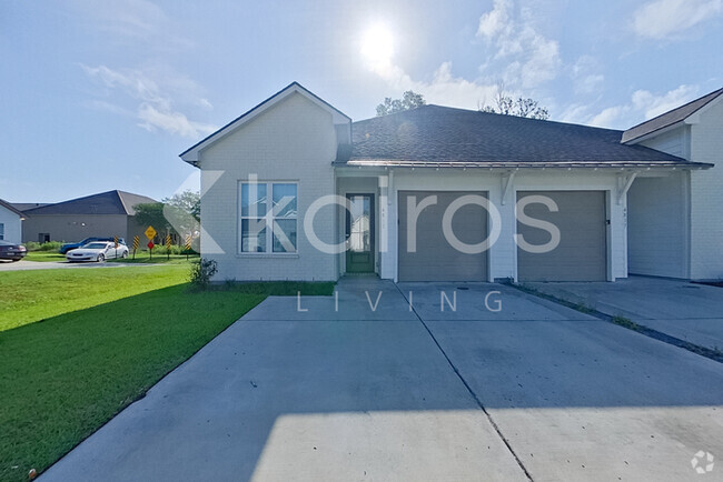 Building Photo - 4815 E Dacha Ln