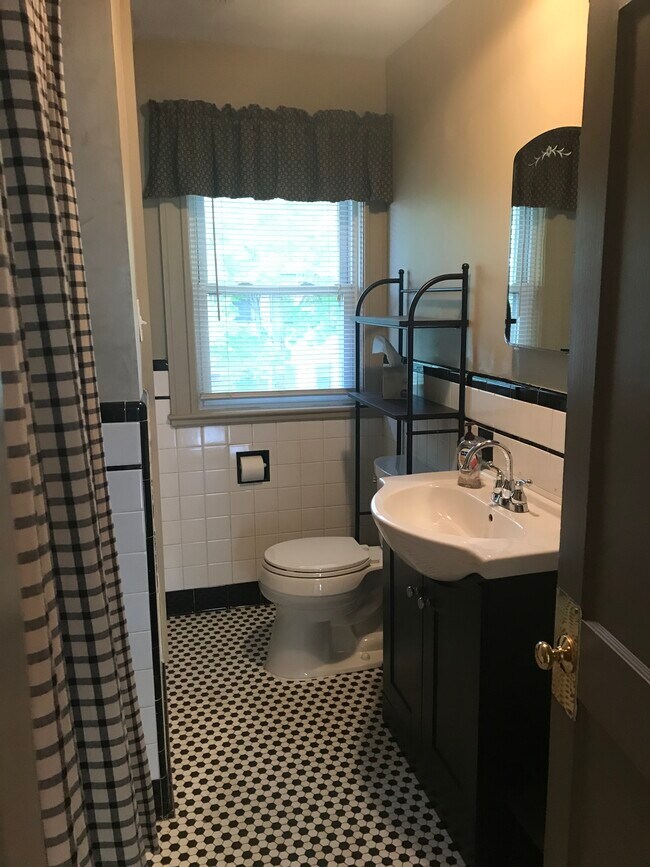 Foto del edificio - 52 Wyman Rd