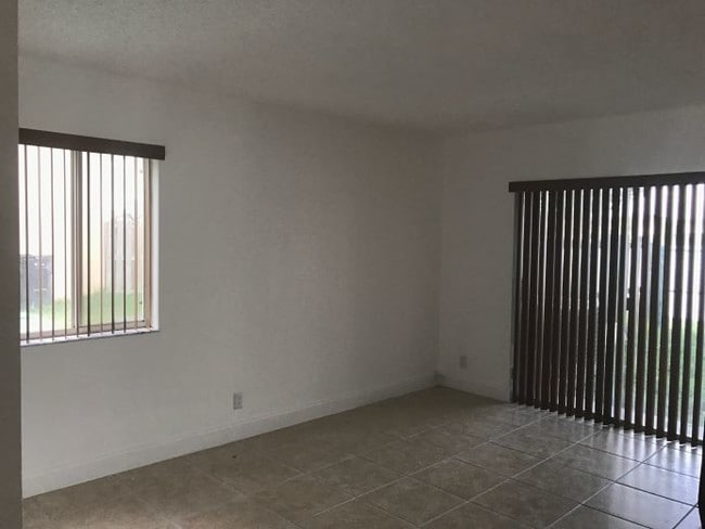 Building Photo - 17501 SW 140th Ct