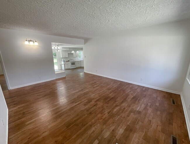 Building Photo - LEASING