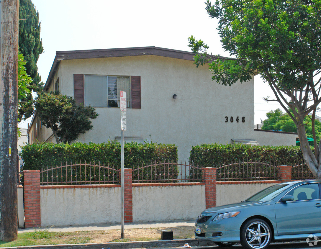Building Photo - 3048 Livonia Ave