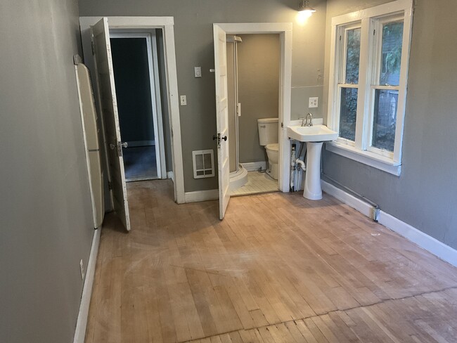 Master Front room - 1114 S 19th Ave