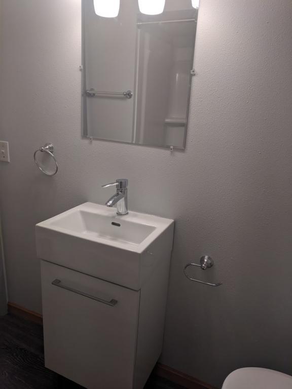 Foto del edificio - 122 W Cedar Street A