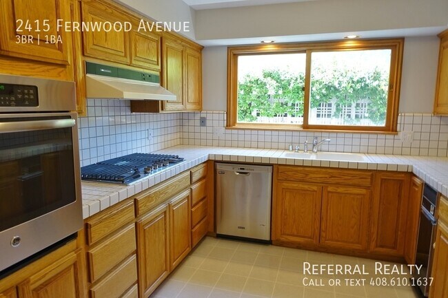 Foto del edificio - 2415 Fernwood Ave