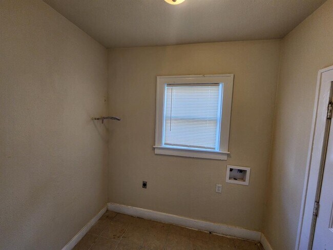 Building Photo - 2805 Cleburne St