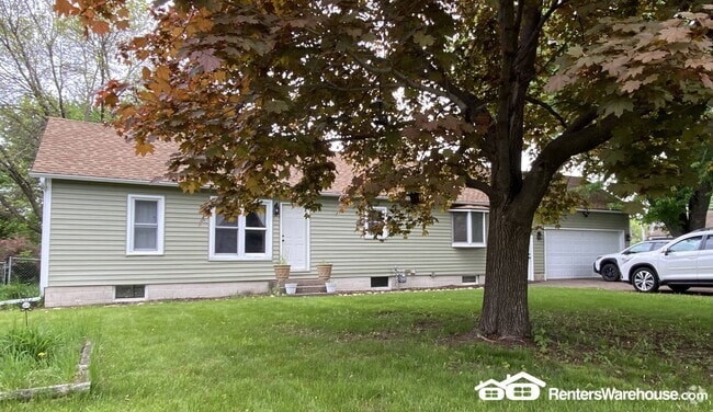 Building Photo - 1317 S Diamond Lake Rd