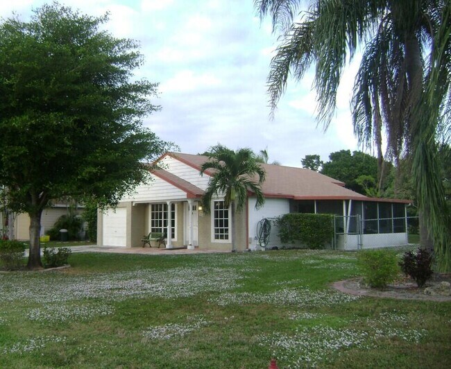 Foto del edificio - 9024 Carma Dr