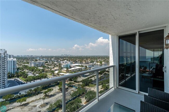 Foto del edificio - 3015 N Ocean Blvd