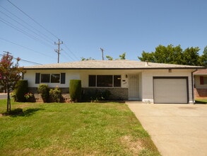 Building Photo - 6988 McQuillan Cir