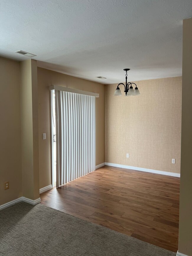 Foto del edificio - Charming 3BR Townhome in Layton