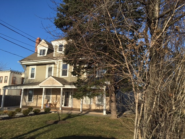 Building Photo - 570 City Island Ave