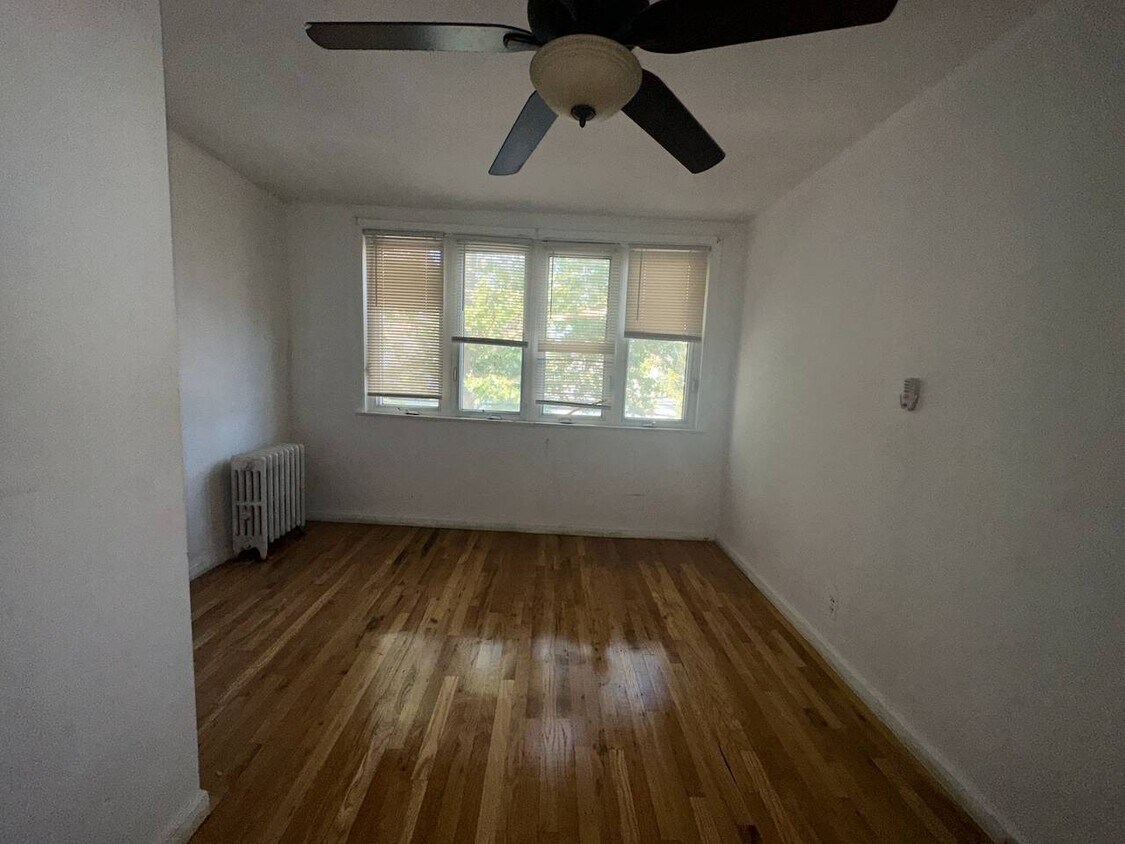 Foto del edificio - 618 E 89th St