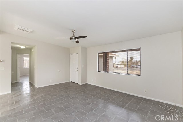 Foto del edificio - 5430 Abronia Ave