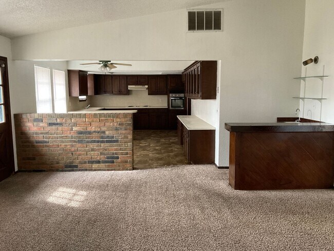 Foto del edificio - 3 bed, 2 bath, 2 car garage