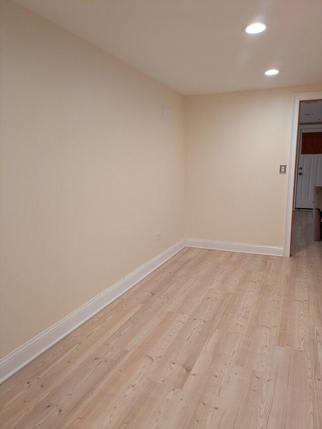 Building Photo - 510 W 45th St