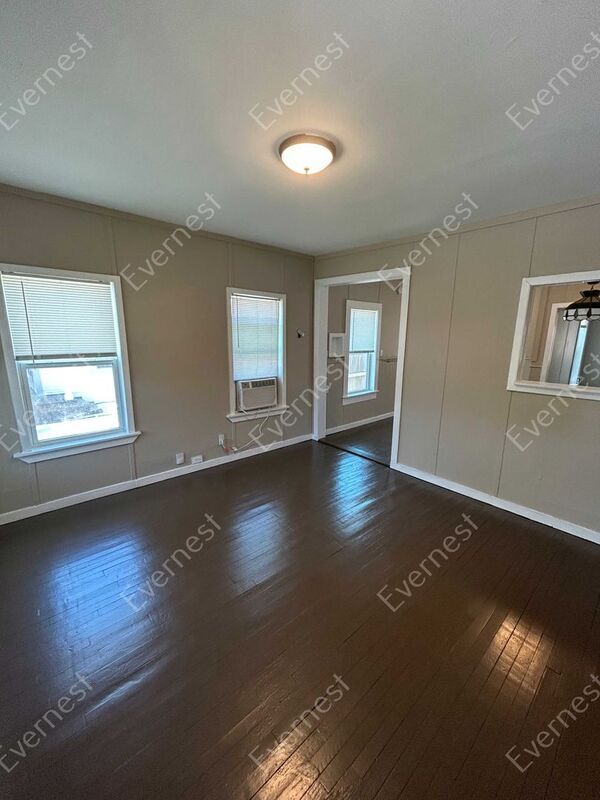 Building Photo - 625 W Lullwood Ave